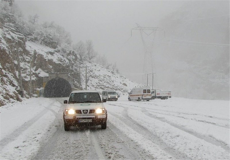 بارش برف در محورهای استان‌های گیلان و مازندران