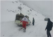 سرنشینان 60 دستگاه خودروی گرفتار در برف و کولاک زنجان نجات یافتند