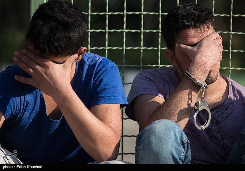 دستگیری دو جوان که با شوکر آدم‌ربایی می‌کردند