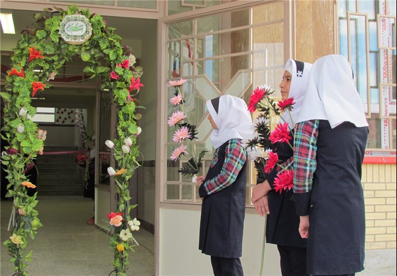 نهال نخستین مدرسه در طرح مدرسه‌سازی به جای ترقه بازی در تهران قد می‌کشد