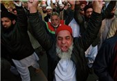 2 زخمی در تظاهرات مسلمانان پاکستان علیه انتشار کاریکاتور ضد اسلامی در فرانسه