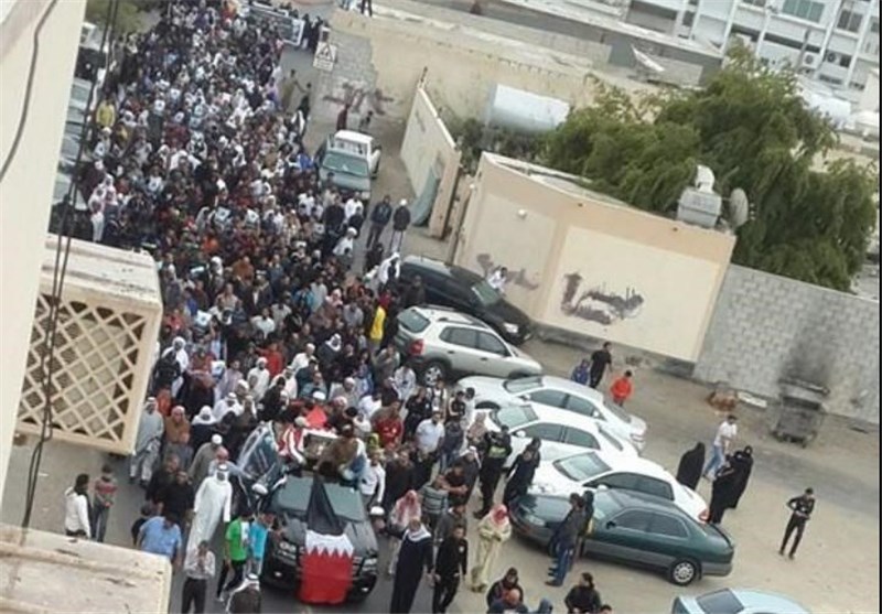 صدها بحرینی پیکر شهید &quot;السعید&quot; را در زادگاه او تشییع کردند + تصاویر