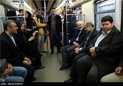 سفر داخل شهری محمدجواد ظریف وزیر خارجه با مترو