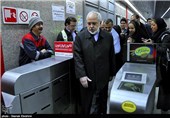 سفر داخل شهری محمدجواد ظریف وزیر خارجه با مترو