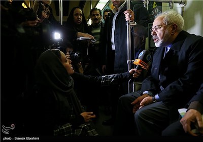 Iran's FM Goes to Work Using Subway Train in Clean Air Day