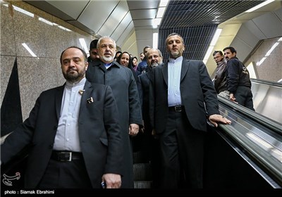 Iran's Iran's FM Goes to Work Using Subway Train in Clean Air DayFM Goes to Work by Subway Train in Clean Air Day