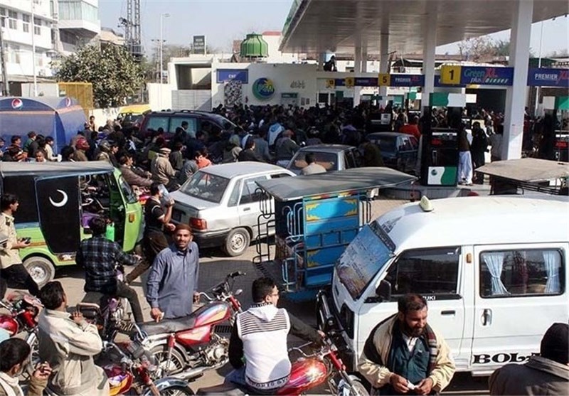تعطیلی 90 درصدی پمپ بنزین‌های ایالت «پنجاب» در پاکستان + تصاویر
