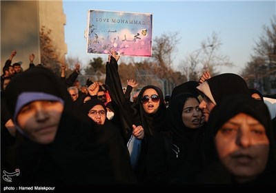 Iranian Students Protest over Desecration of Prophet Muhammad