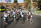 همایش دوچرخه سواری هفته هوای پاک در قم برگزار شد