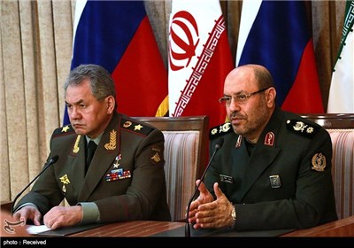 Iranian, Russian Defense Ministers Meet in Tehran