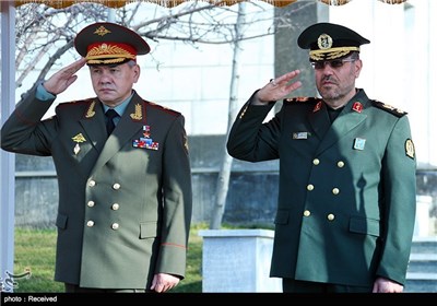 Iranian, Russian Defense Ministers Meet in Tehran