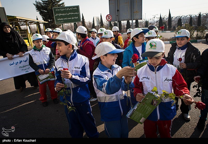 راهپیمایی دانش‌آموزی روز هوای پاک در کرج برگزار شد