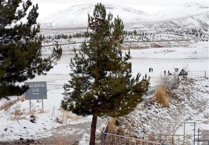 2 چوپان گرفتار در برف کوه‌های آبدانان نجات یافتند