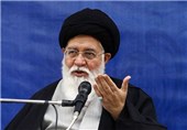 امام جمعه مشهد: استکبارستیزی فقط مرگ بر آمریکا گفتن نیست؛ نباید به‌خاطر ناراحت شدن برخی وظیفه انقلابی را معطل کرد