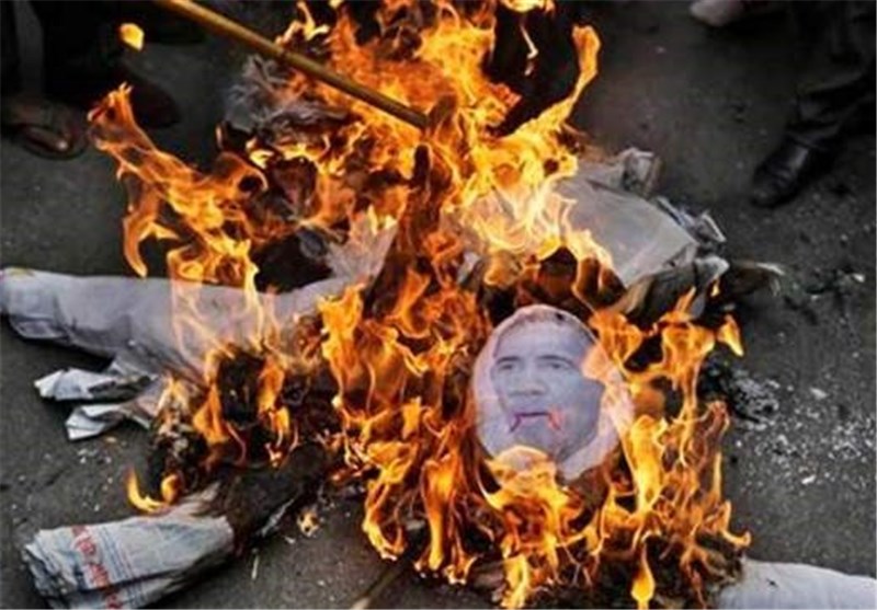 هندی‌ها آدمک اوباما را به آتش کشیدند+عکس