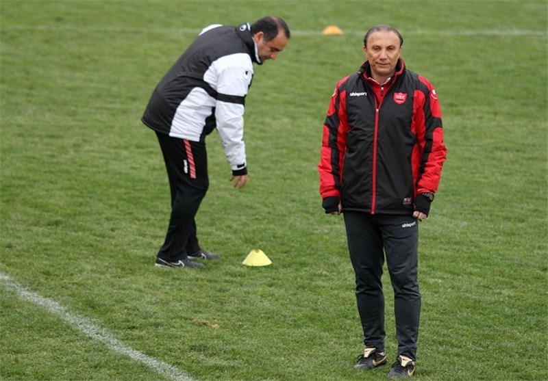 Persepolis Coach Derakhshan Calls for Support from Fans