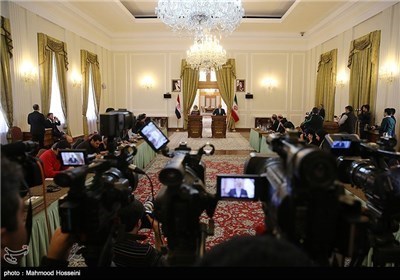 وزیر الخارجیة ونظیرته الکرواتیة یعقدان مؤتمرا صحفیا مشترکا فی طهران