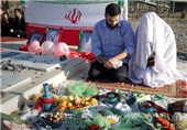 مراسم عقد یک زوج دانشجو در جوار «مزار شهدای گمنام»