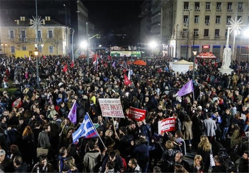 مردم یونان علیه فاشیسم و نازیسم تظاهرات کردند