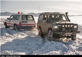 15 تیم عملیاتی هلال‌احمر به حادثه‌دیدگان محورهای برف‌گیر اصفهان امدادرسانی کردند
