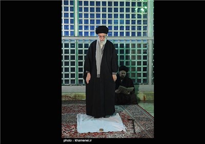 Supreme Leader Pays Tribute to Late Imam Khomeini