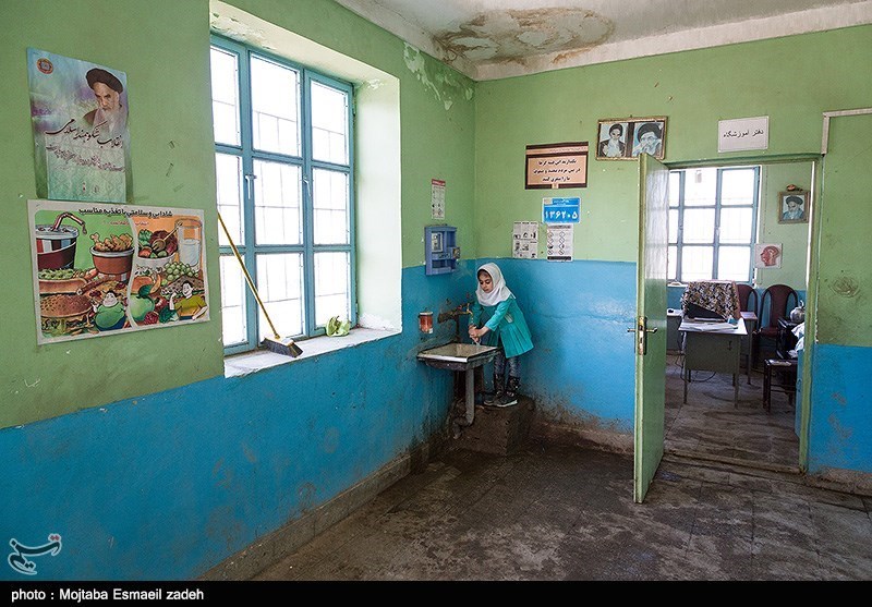 تجهیزات مدارس جنوب استان کرمان بسیار محدود است