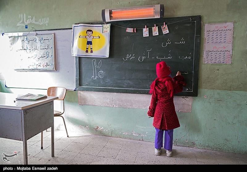 سپاه تجهیزات مدارس محروم استان گیلان را تامین می‌کند