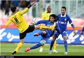 دیدار تیم های فوتبال استقلال تهران و سپاهان اصفهان