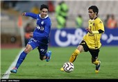 دیدار تیم های فوتبال استقلال تهران و سپاهان اصفهان