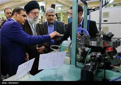 Supreme Leader Visits Iran’s Nanotechnology Exhibition