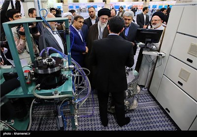 Supreme Leader Visits Iran’s Nanotechnology Exhibition