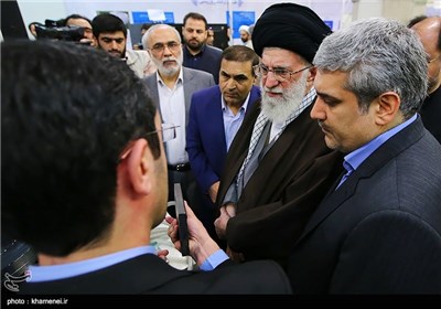 Supreme Leader Visits Iran’s Nanotechnology Exhibition