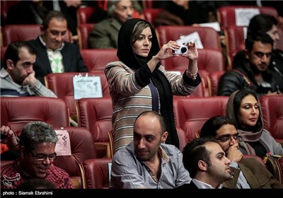 ساره بیات بازیگر در افتتاحیه سی و سومین جشنواره بین‌المللی فیلم فجر
