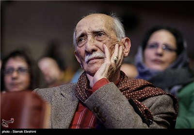 داریوش اسدزاده بازیگر در افتتاحیه سی و سومین جشنواره بین‌المللی فیلم فجر