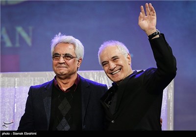 محمود کلاری و حسین جعفریان فیلمبردار سینما در افتتاحیه سی و سومین جشنواره بین‌المللی فیلم فجر