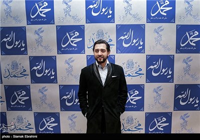 بهرام رادان بازیگر در افتتاحیه سی و سومین جشنواره بین‌المللی فیلم فجر