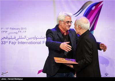 محمود کلاری و حسین جعفریان در مراسم افتتاحیه سی و سومین جشنواره بین‌المللی فیلم فجر