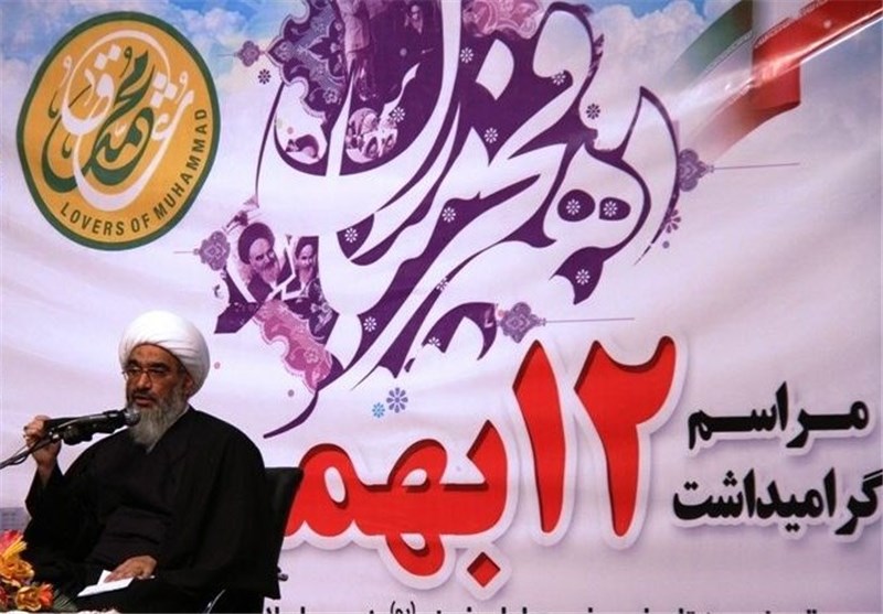اسلام ناب در پیروزی انقلاب اسلامی احیاء شد