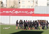 بازیکنان پرسپولیس خواهان دریافت مطالبات خود شدند، طارمی به تهران بازگشت