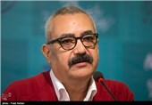 فرزاد مؤتمن کارگردان در نشست خبری فیلم سینمایی خداحافظی طولانی