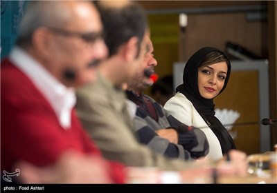 ساره بیات بازیگر در نشست خبری فیلم سینمایی خداحافظی طولانی