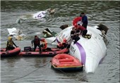 9 کشته در سقوط هواپیمای مسافربری در تایوان+فیلم