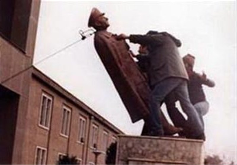 اندیمشک، نخستین شهری که «مجسمه پهلوی» را به زیر کشید
