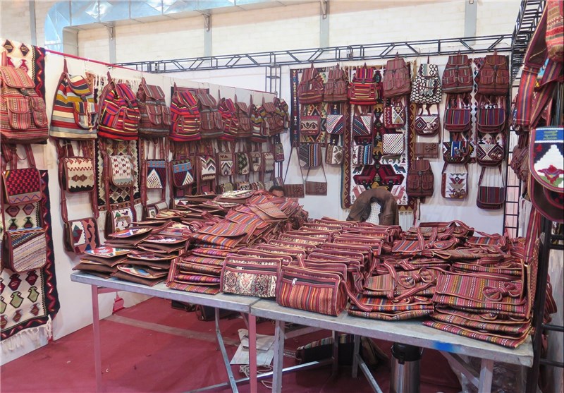 محصولات تولیدی بانوان اردبیل در نمایشگاه رشت عرضه شد