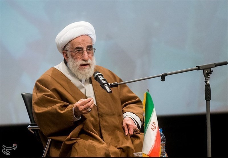 ملت بابصیرت ایران در دفاع از نظام ایستادگی می‌کنند