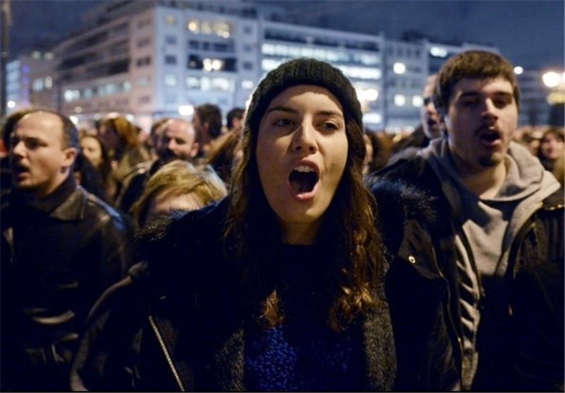 یونانی‌ها علیه سیاست‌های ریاضتی مرکل و بانک مرکزی اروپا اعتراض کردند+عکس