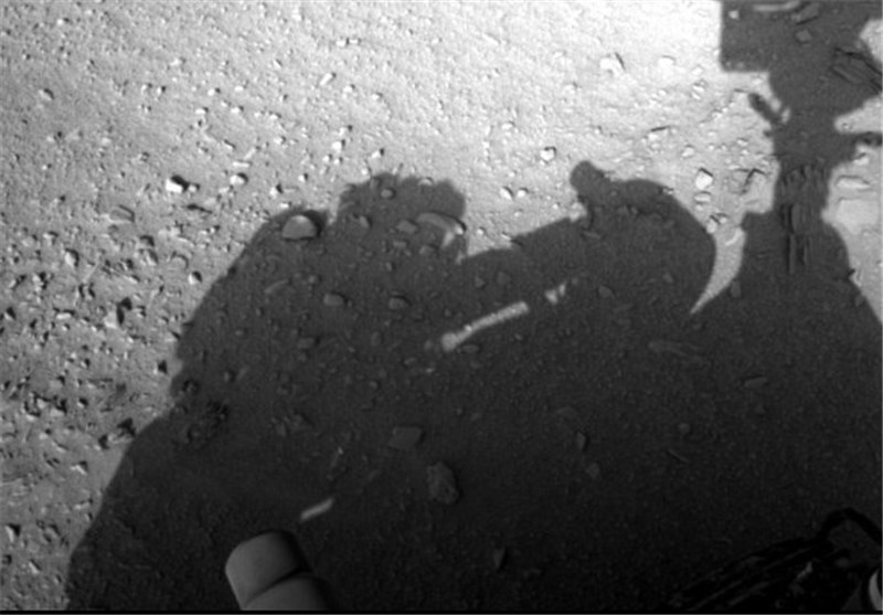 موجود فضایی پشت مریخ نورد کنجکاوی به دام افتاد