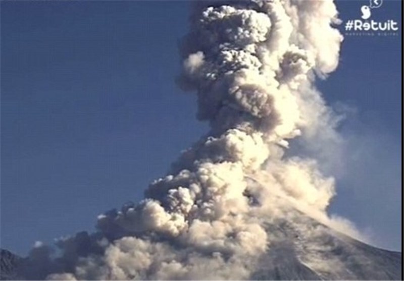 Japanese Island to Be Evacuated after Volcano Erupts