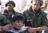 فیلم/صحنه تکان دهنده بازداشت فلسطینیان توسط صهیونیست‌ها