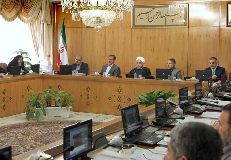 روحانی: حمایت مراجع عالیقدر مسئولیت دولت را سنگین‌تر می‌کند